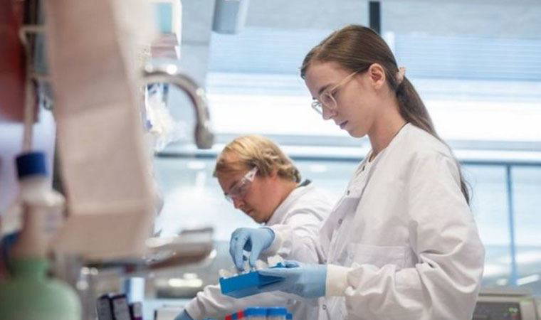 Koronavirüs aşısı: Oxford Üniversitesi'nin aşısı yüzde 70 koruma sağladı