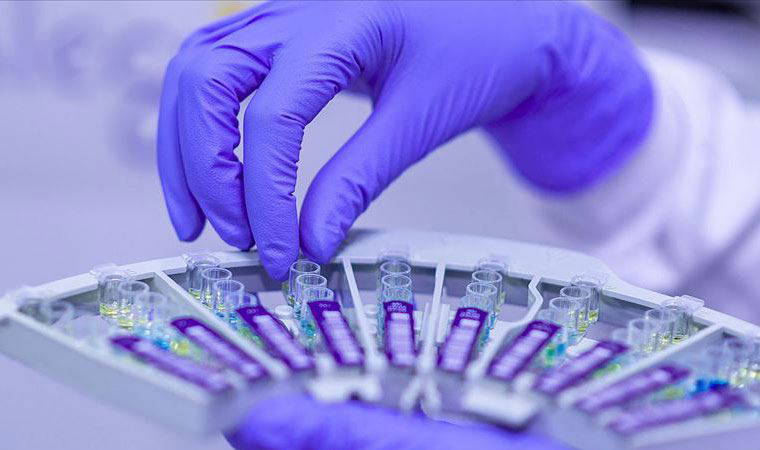 Almanya'da Covid-19 aşısından sonra ilacı da bulundu