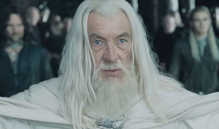 'Yüzüklerin Efendisi'nin Gandalf'ı Sir Ian McKellen Covid-19 aşısı oldu