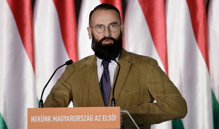 Eşcinsellik karşıtı görüşleriyle bilinen Macar parlamenter eşcinsel seks partisinde yakalandıktan sonra istifa etti