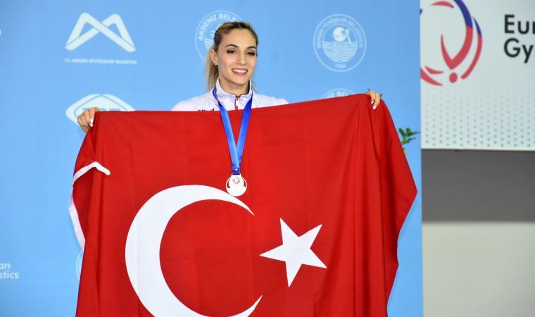 Göksu'dan büyük zafer: 30 yaşında, anne ve jimnastikte Avrupa ikincisi