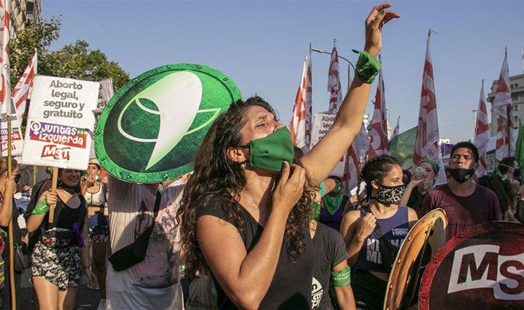 Arjantin'de kürtaj yasallaştı