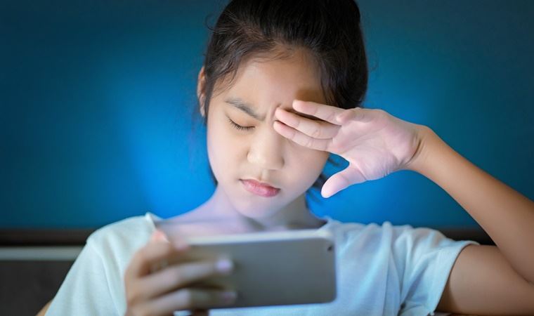 Koronavirüs pandemisiyle birlikte 'göz kuruluğu' arttı: Bu uyarılara dikkat