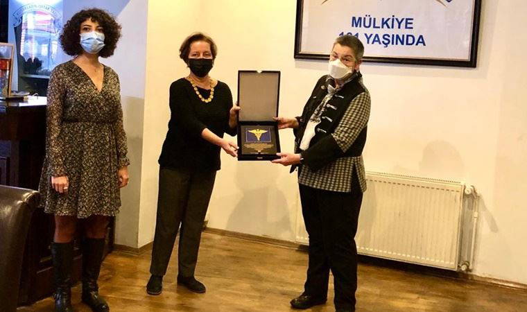 Mülkiyelilerden Türk Tabipleri Birliği'ne ödül