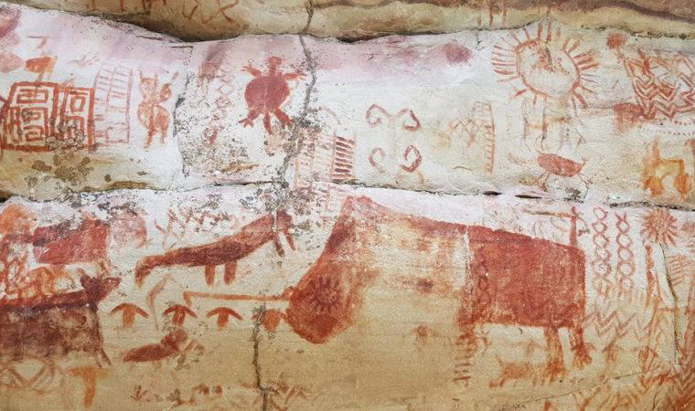 Amazonlar'daki kayalarda bulunan çizimler 