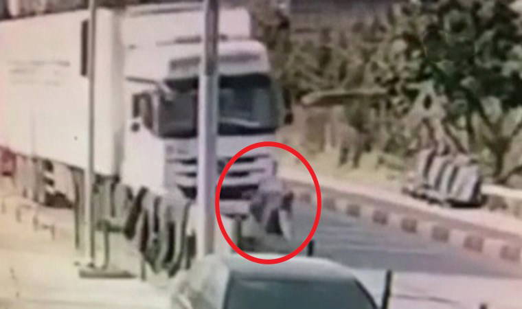 Yolun karşısına geçmeye çalışan adam TIR’ın altında kaldı