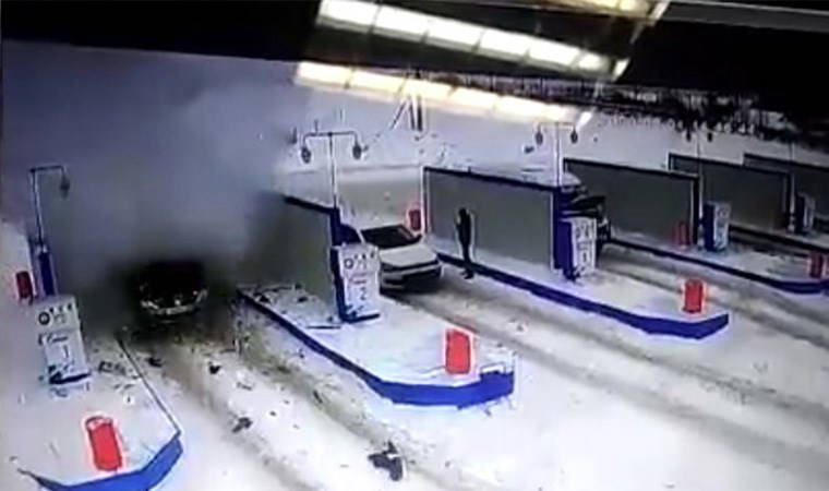 Rusya'da akaryakıt istasyonundaki araçta patlama