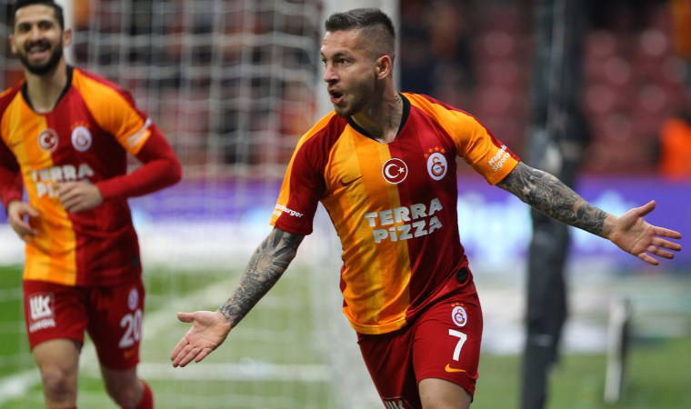 Galatasaray arayı kapatıyor!