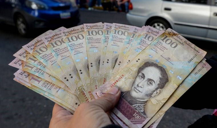 Reuters: Venezuela 'sosyalist ekonomik uygulamaları bıraktı, liberalleşti, bankalar nakit döviz depoluyor'