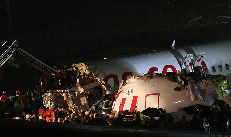 Pistten çıkan uçaktaki pilotlar ağır yaralı olarak kurtarıldı
