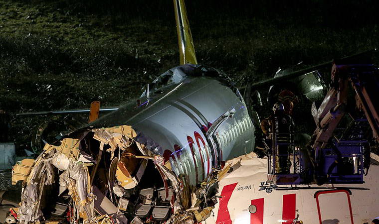 Sabiha Gökçen'de pistten çıkan uçağın kaza anı görüntülendi!