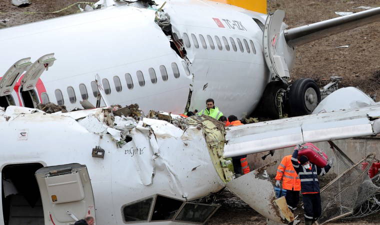 Yolcuların valizleri teslim edilmeye başlandı
