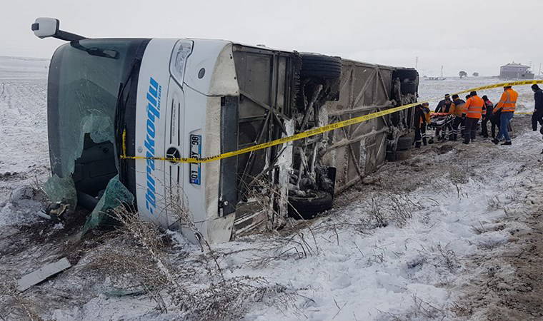 Kayseri'de yolcu otobüsü devrildi: Çok sayıda yaralı var