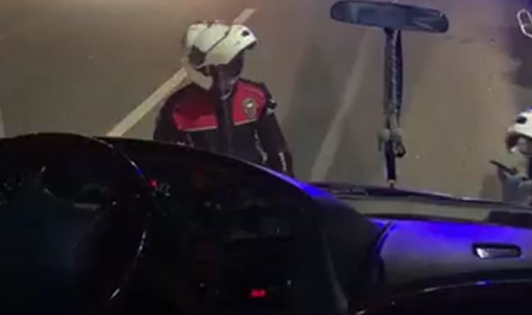 Polisin karantinadaki otobüsten bir yolcuyu indirip götürdü