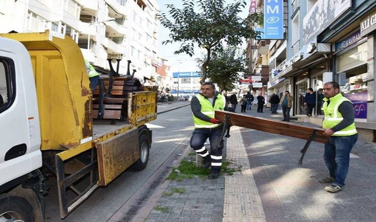 İstanbul'un meydanlarında antiviral ürünlerle koronavirüs temizliği başladı

