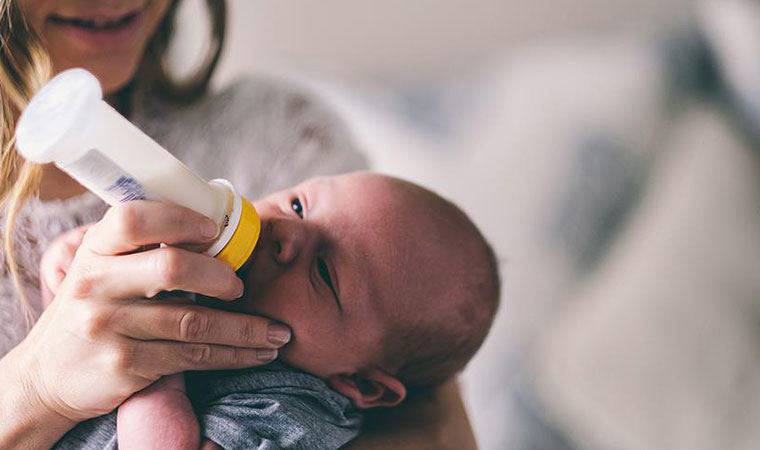 Op. Dr. Burçak Erzik : Koronavirüs anne sütüne geçmiyor