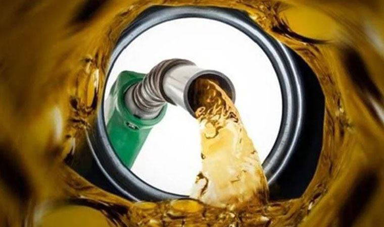 Motorine 6 kuruş zam, benzine 8 kuruş indirim yapıldı