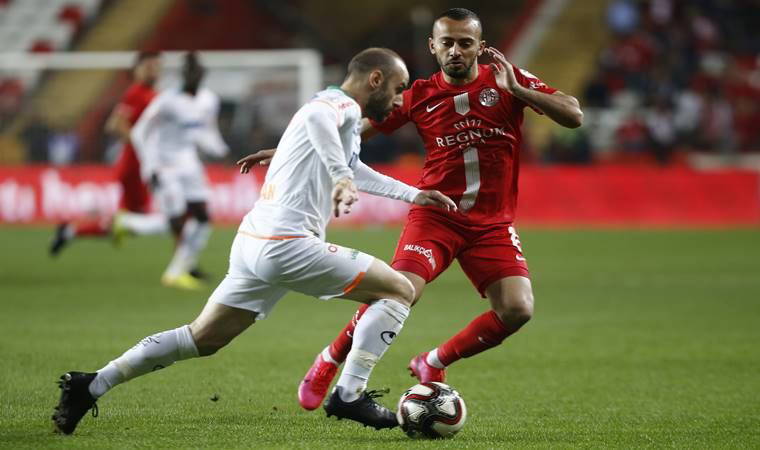 Alanyaspor kırmızıda geçti