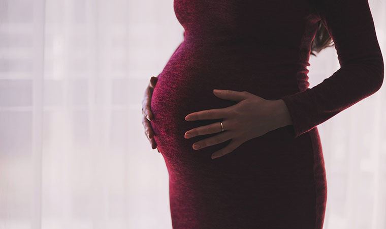 Anne adayının koronavirüs endişesi bebeğini de etkileyebilir