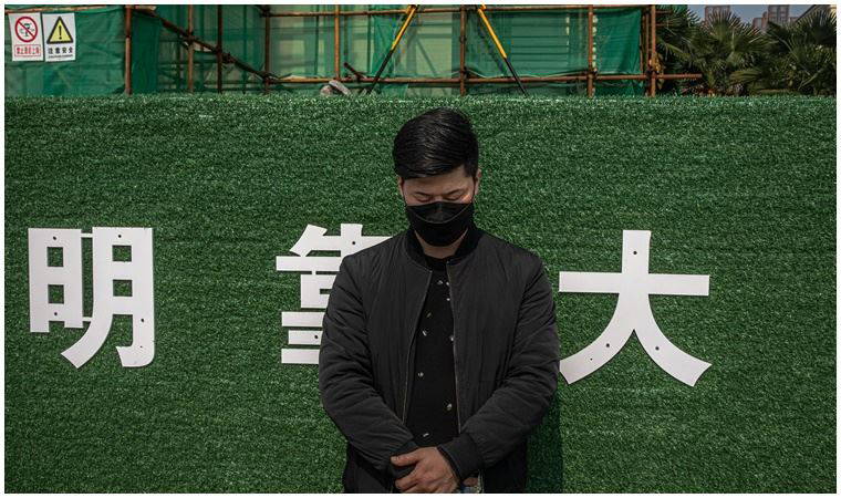 Çin'de koronavirüs nedeniyle hayatını kaybedenler için üç dakikalık saygı duruşu