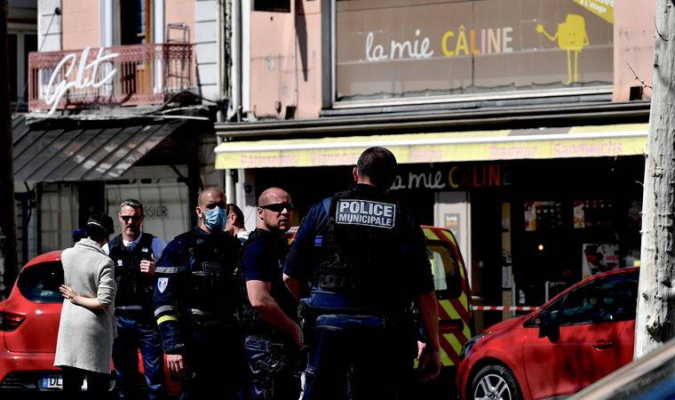 Fransa'da bıçaklı saldırı: 2 ölü