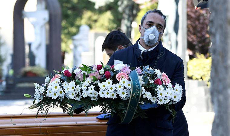 İtalya'da ölü sayısı 15 bini geçti