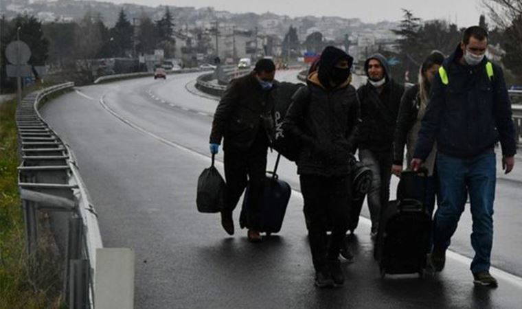 Giriş çıkışlar kapatılınca şehre yürüyerek girdiler