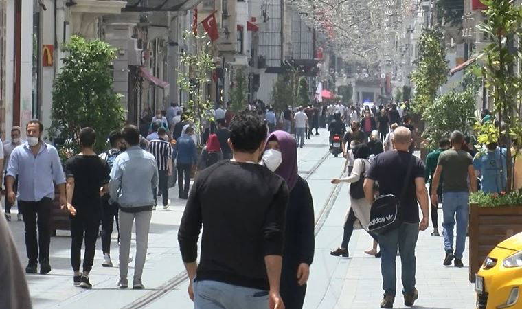 İstiklal Caddesi’nde korkutan kalabalık!