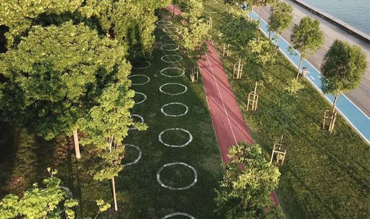 Caddebostan sahilinde çemberli sosyal mesafe dönemi
