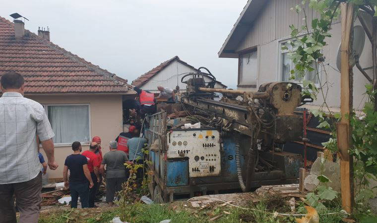 Sakarya’nın Hendek ilçesinde freni patlayan kamyon eve girdi: 1 ölü, 2 yaralı