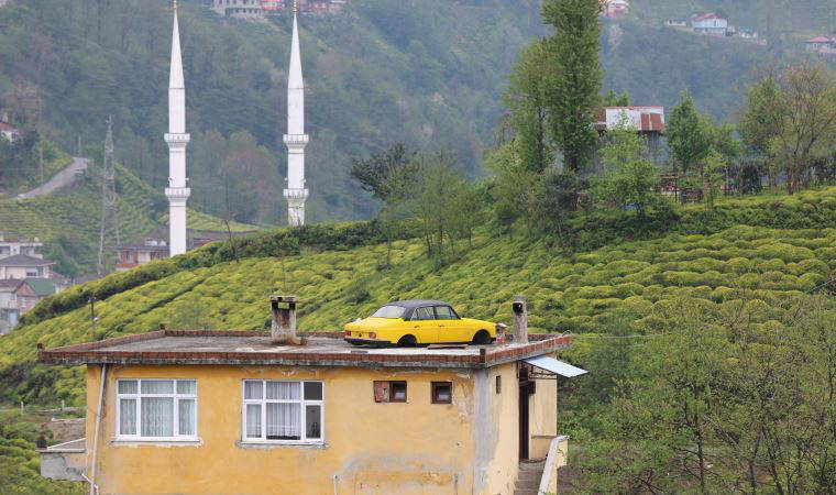 Satmaya kıyamadı çatıya koydu