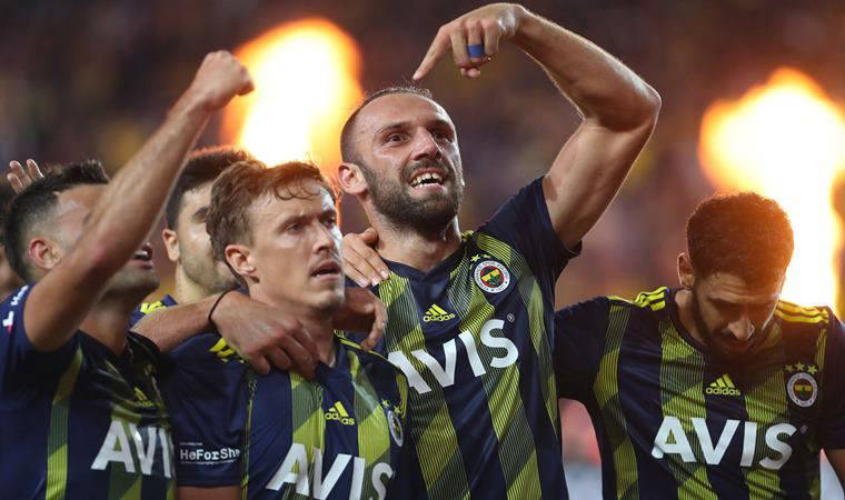 Yıldız futbolcu Fenerbahçe'yle olan sözleşmesini feshetti
