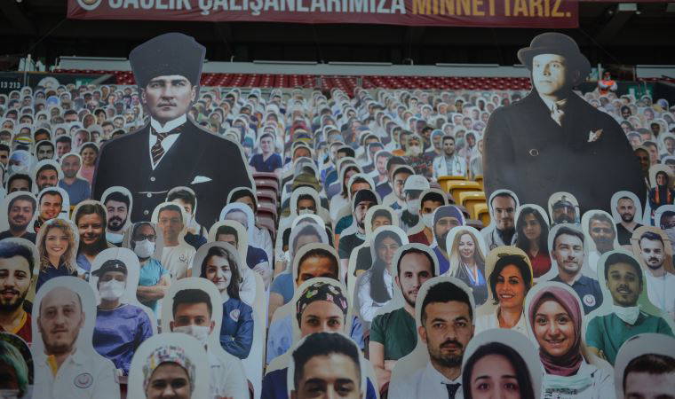 Galatasaray tribünlerinin onur konuğu Atatürk