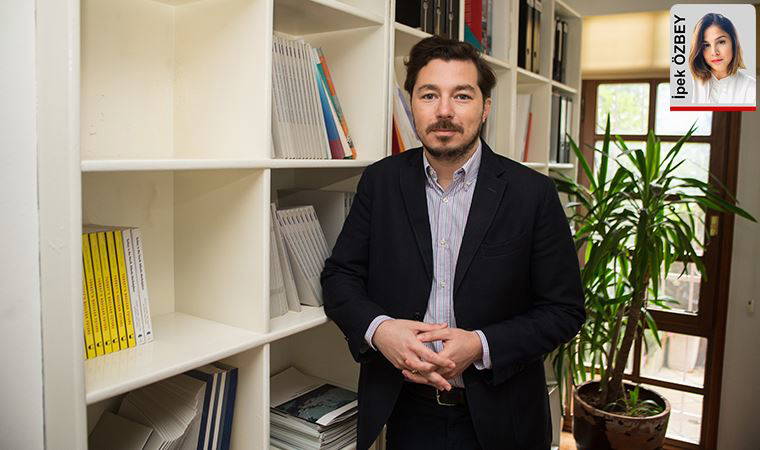 Huzursuz muhafazakârın kulağı yeni partilerde