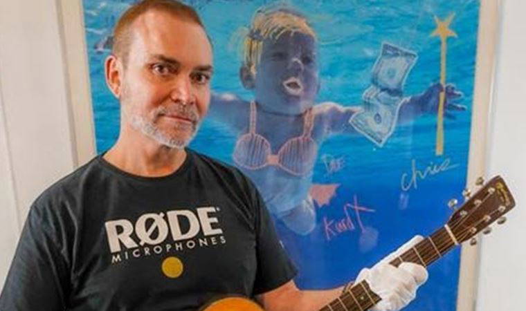 Kurt Cobain’in gitarı rekor fiyata satıldı