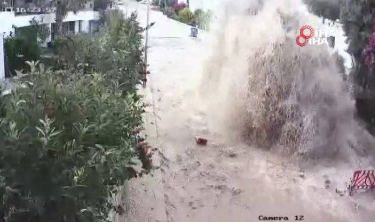 Bir anda patladı, araçlar suyun altında kalmaktan böyle kurtuldu