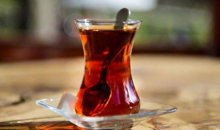 'Çay bayat' deyip, öğretmene ateş açtı