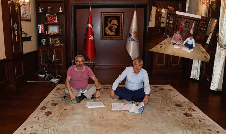 Adana Büyükşehir Belediyesi Başkanı Zeydan Karalar'ın makam odasına haciz geldi!