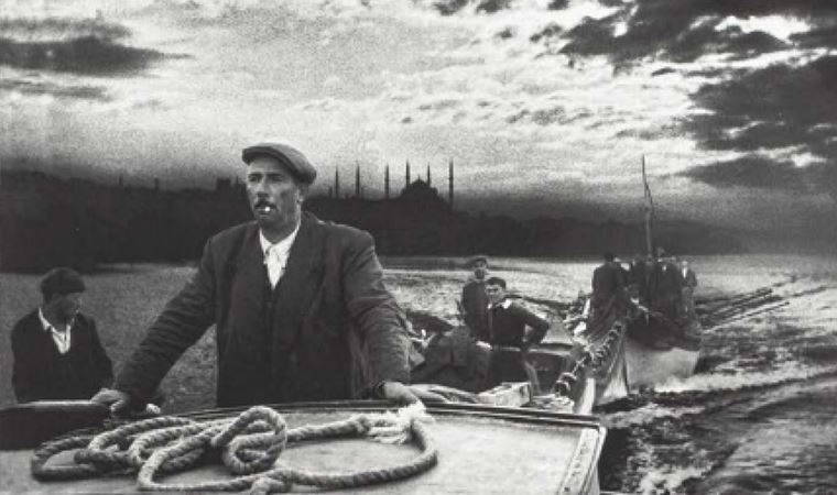 Ara Güler’in 'Sabahın ilk ışıklarında Kumkapı balıkçıları limana dönüyor' fotoğrafı 20 bin 532 liraya satıldı