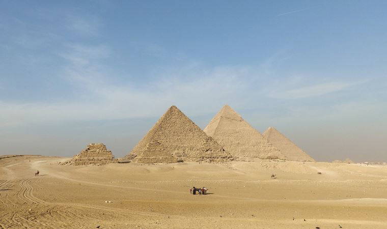 Elon Musk'ın 'Piramitleri uzaylılar inşa etti' paylaşımı sosyal medyada patladı