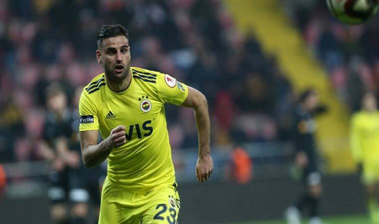 Oyundan alındı, kulübeyi yumrukladı