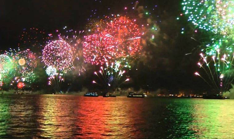 İzmir'de artık havai fişek gösterisi yapılmayacak