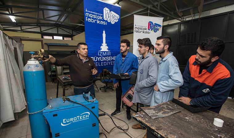 Meslek Fabrikası üç yılda 807 kişiyi iş sahibi yaptı