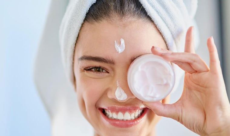 Doğal ürünlerle hazırlanan masum görünen cilt maskelerine dikkat