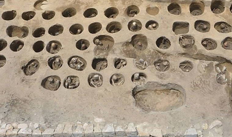 Japonya’da 350 kişilik tarihi mezar bulundu