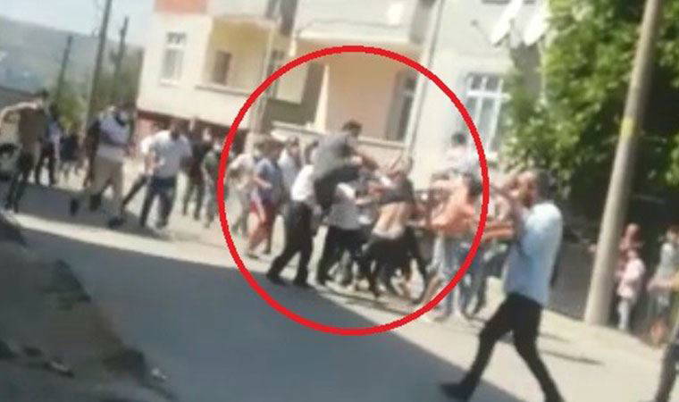 İki aile sokakta birbirine girdi! Polis havaya ateş açtı
