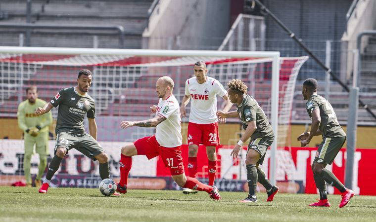 Köln'de 2 futbolcunun testleri pozitif