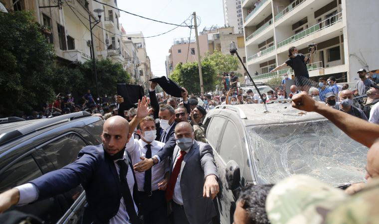 Emmanuel Macron'un Beyrut ziyaretine tepki yağıyor