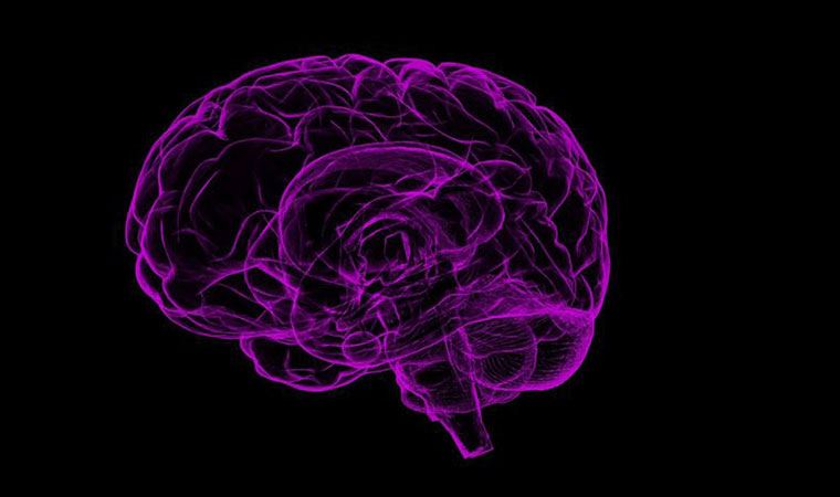 “Sigara beyin kanaması riskini artırıyor”