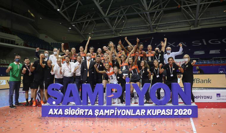 Voleybolda 2020  Şampiyonlar Kupası'nı, VakıfBank'ı 3-2 yenen Eczacıbaşı kazandı